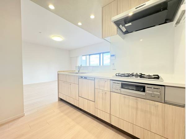 家族の会話が弾む対面式キッチン