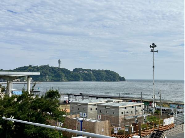 目の前の歩道橋から望む眺望/海に寄り添う暮らし