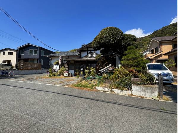 風情ある水車が回るお蕎麦屋さん「車屋」現地から徒歩4分、約260m。