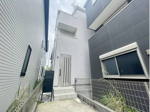 白基調の外観