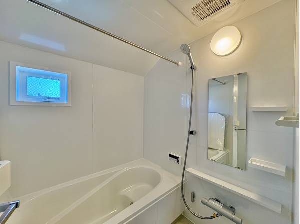 足を伸ばせる浴槽は、心身ともにしっかりと疲れを癒してくれます