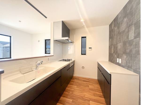 カップボードを備えた収納力に優れたキッチン