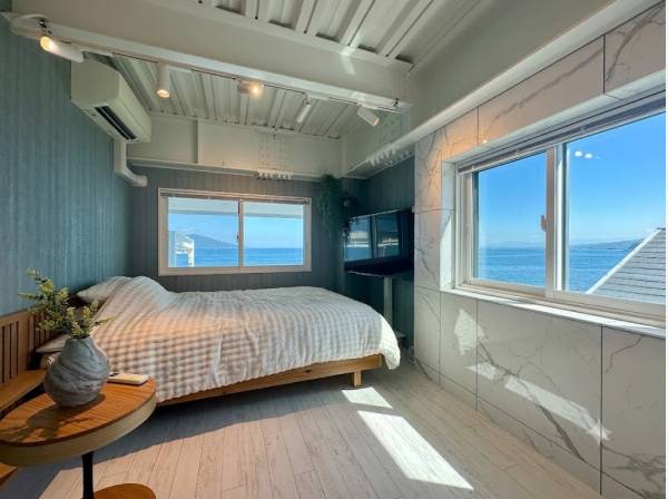 お部屋からも海を望みます