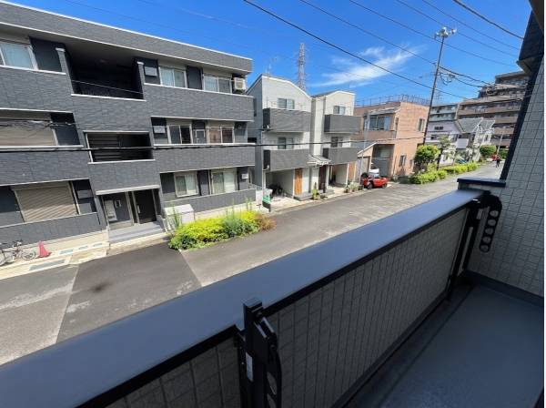 バルコニーからの眺めです。閑静な住宅街ですよ！