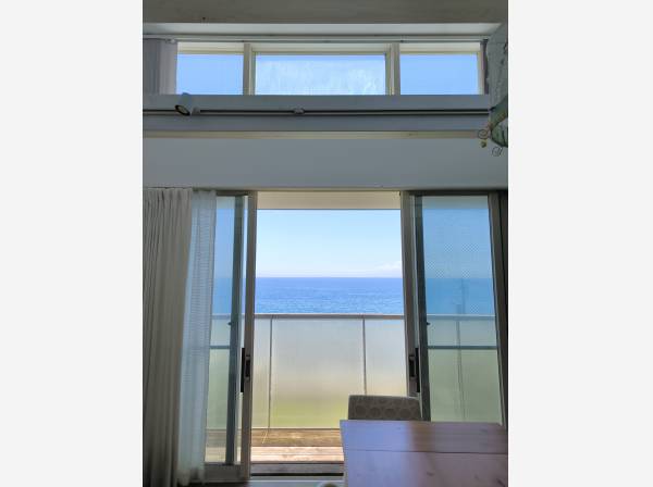 全フロアから海を望む、贅沢な日常。