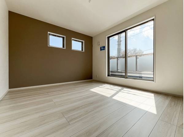 居室は全て二面採光で風通し良好 主寝室にはWICも完備