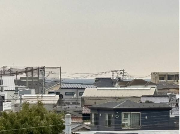 海がちらっと見えます