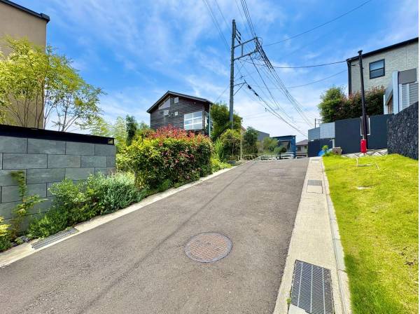 開発分譲地につき綺麗に整った街並みが広がっています。