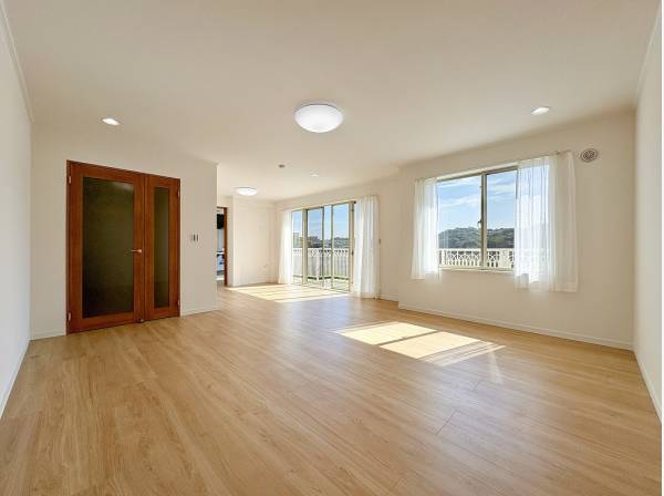 ダイナミックな広さを感じるリビング