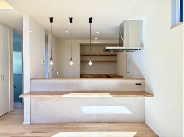 カウンター付きダイニングスペース