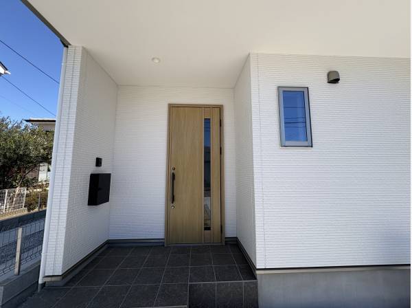 玄関もカッコいいですね。