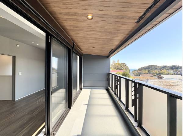 雨の日も安心のインナーバルコニーはアウトドアリビングとしても利用できます