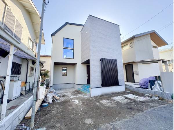 カースペースは2台、こだわりのデザイナーズハウスです