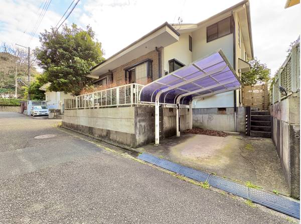 カースペースにはしっかりと１台駐車が可能です。