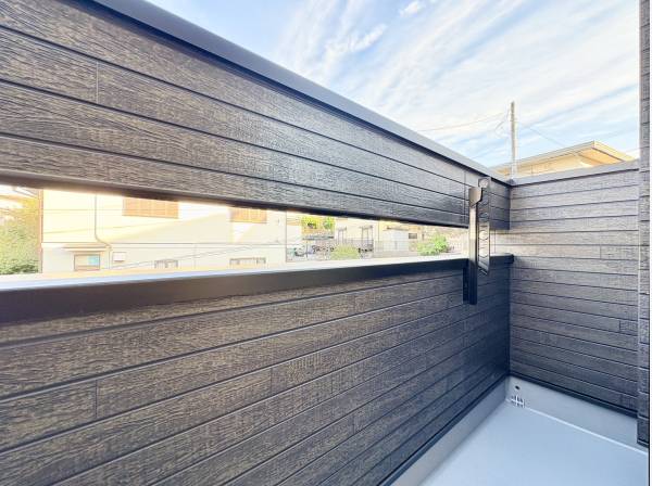 プライバシーが確保されたバルコニー