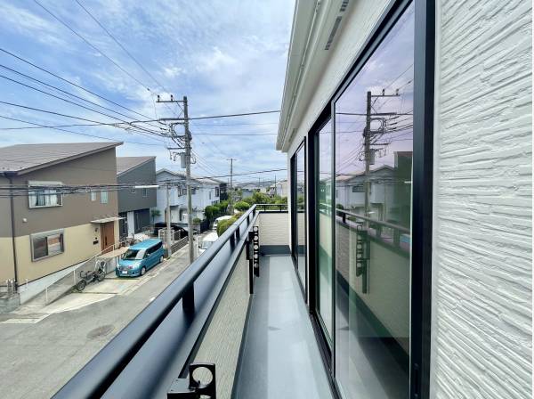 2部屋から行き来可能なバルコニー
