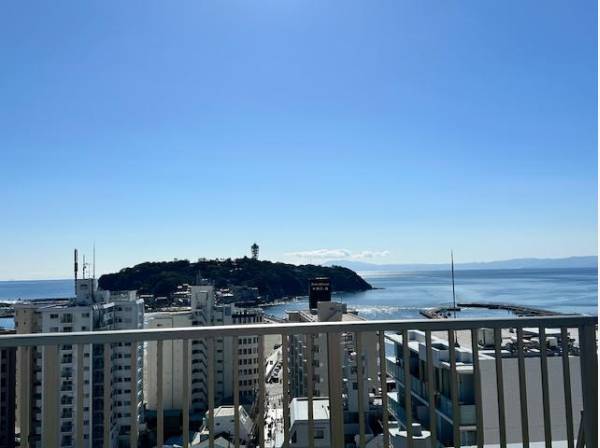 屋上バルコニーからは江の島も見えます！