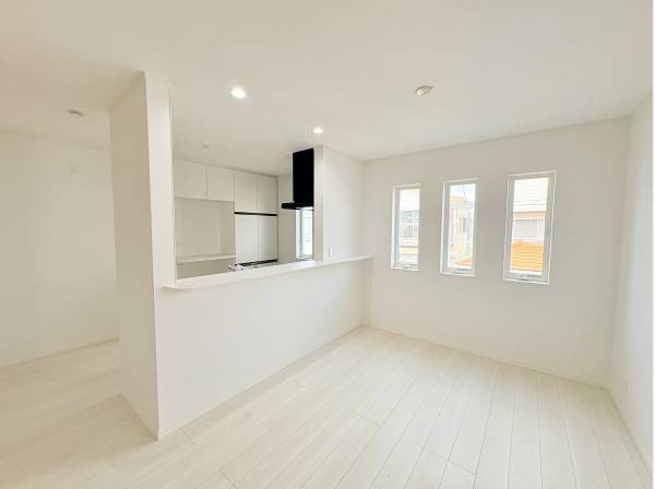 家族の様子を見守りながらお料理できる、人気の対面式キッチン