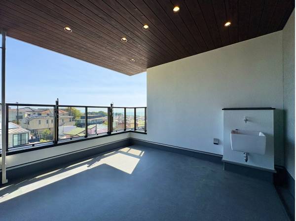 目の前に広がる開放感。ご家族の夢を育む理想の住まいがここにはあります