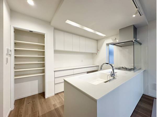 パントリーもあり収納力◎