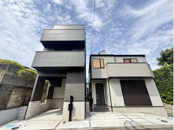右側の建物のご紹介です！