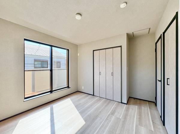 各居室には、しっかりと収納ができるクローゼットを完備してあります