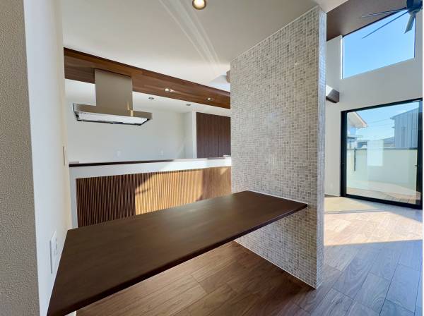 ワークスペースやユーティリティスペースとして活用できるカウンター付き