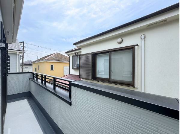 南西向きの陽当たりの良いバルコニー