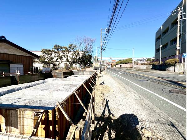 車通りが多い立地です。貸店舗としてもご利用活用いただけます