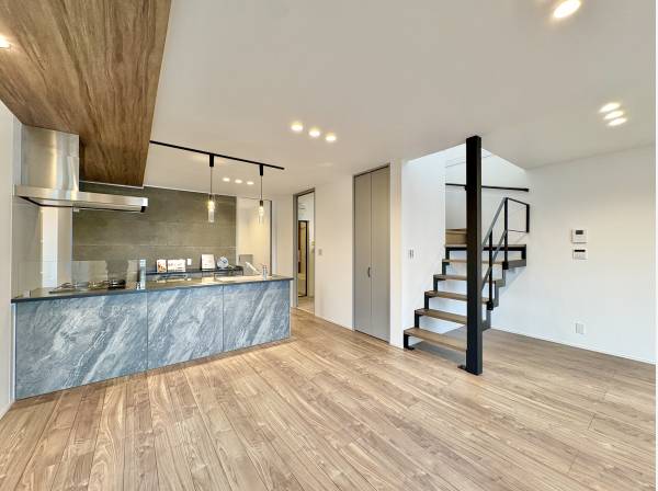 リビング全体を見渡すキッチンです