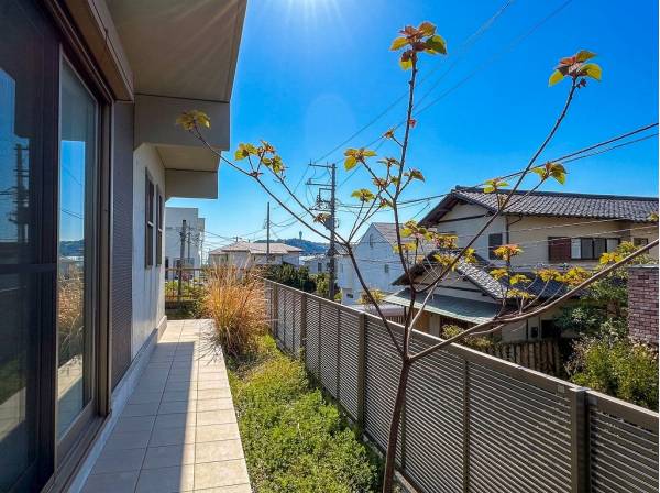 シーキャンドルをアクセントに南国風に植栽などアレンジするのもよさそう