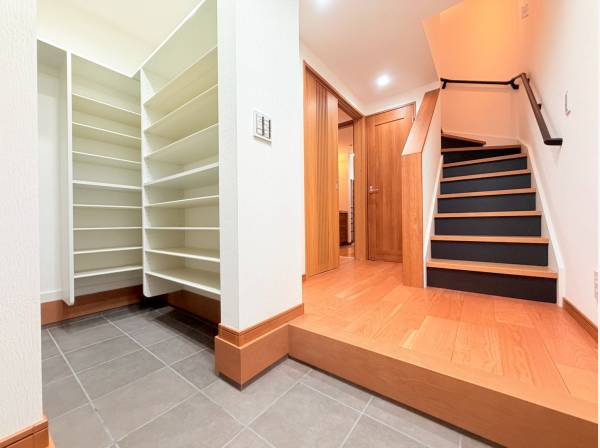 玄関にも収納たっぷり