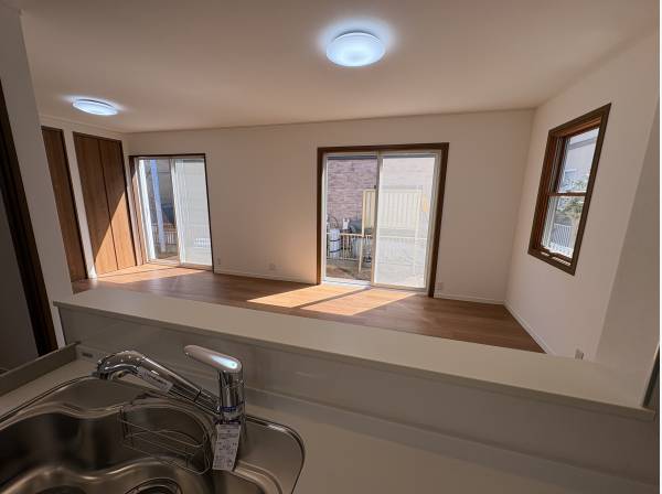 クロスも床もリフォーム済みです！