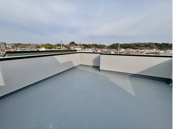 約13.6帖もの広大なルーフバルコニー！