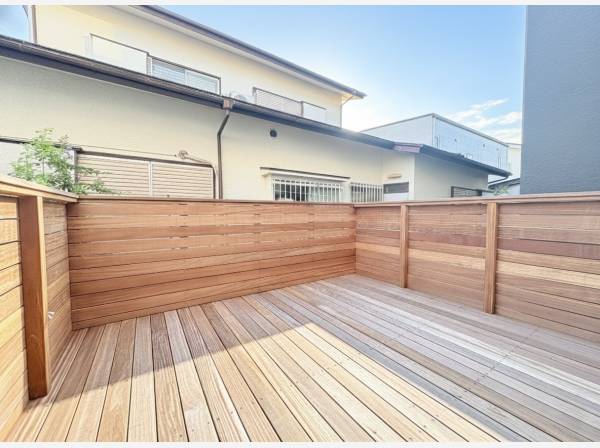 セカンドリビングのウッドデッキ