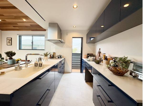 カップボード付きのキッチンスペース