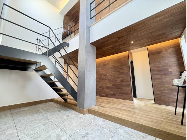 開放的な玄関スペース