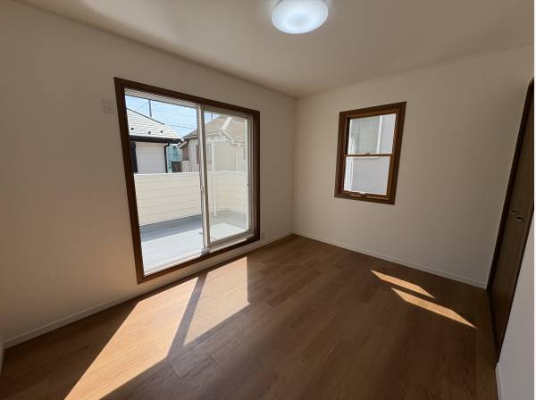 各部屋も明るくて風も通りますよ！