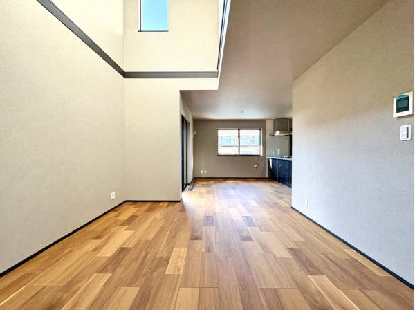 リビング上部は吹き抜け空間