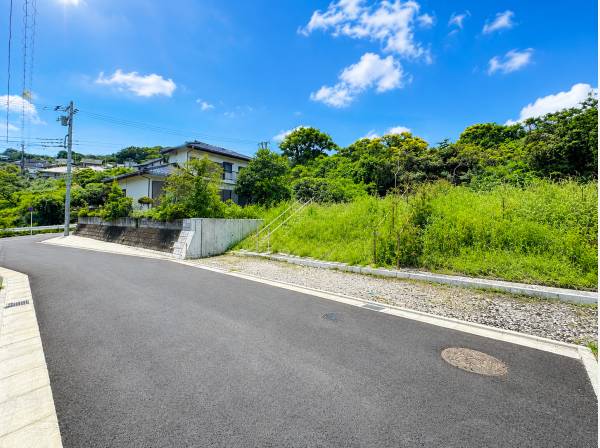 葉山らしい穏やかな住環境が魅力の分譲地です。