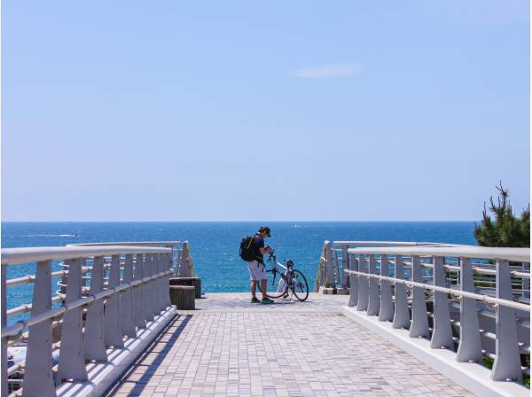 浜須賀海岸まで徒歩１０分（約800m)