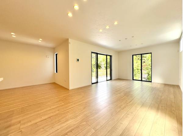 ナチュラルなテイストでお好みの家具と合わせやすい内装デザイン