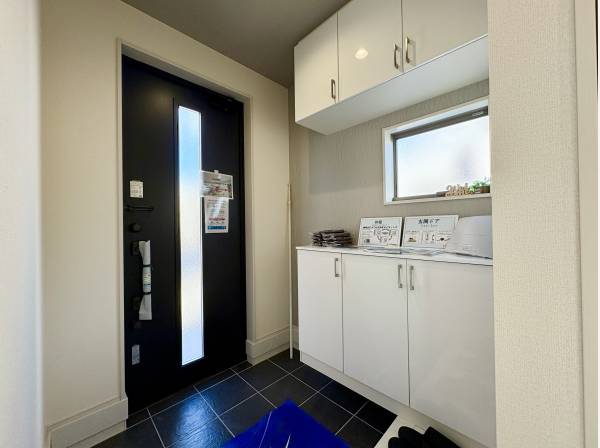 収納棚備わる玄関ホール！