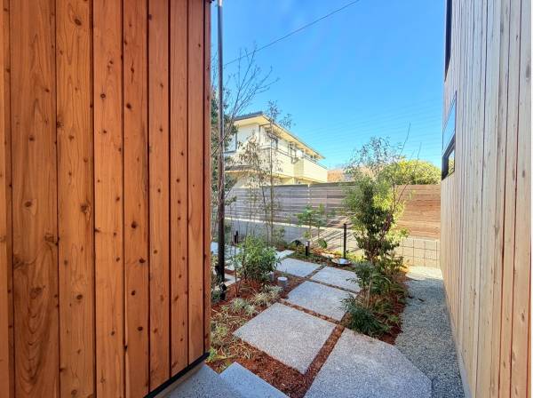 モダンスタイルのおしゃれな入り口