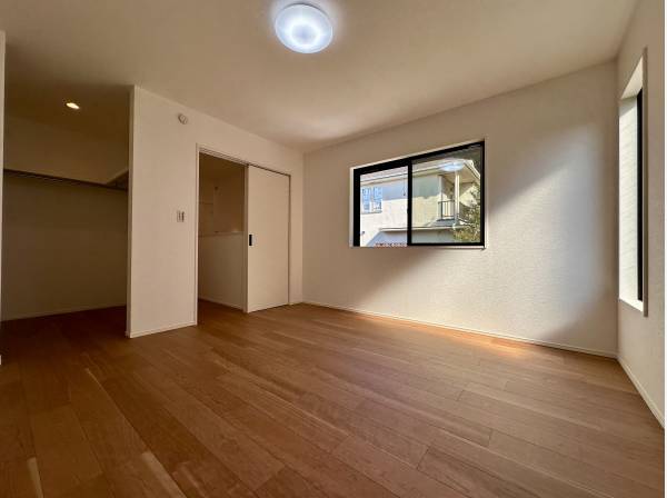 主寝室は約8.5帖/約2.2帖のWIC付き