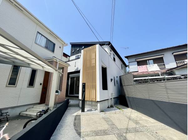 大きい車でもお停めできるカースペース