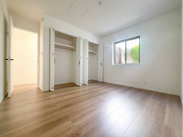 使い分けができて便利なクローゼットを2つ完備したお部屋