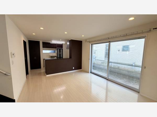 16帖のLDK家族でくつろぐ空間が広がっています