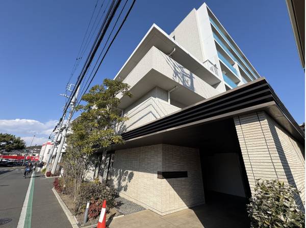 辻堂駅まで徒歩10分の立地に佇むマンション