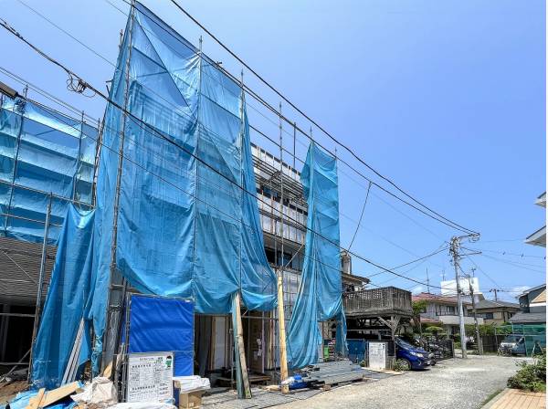 袋小路になった前面道路は車通りが少なく静かで子育て世代も安心できそう